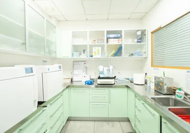 L'area dedicata alla sterilizzazione degli strumenti