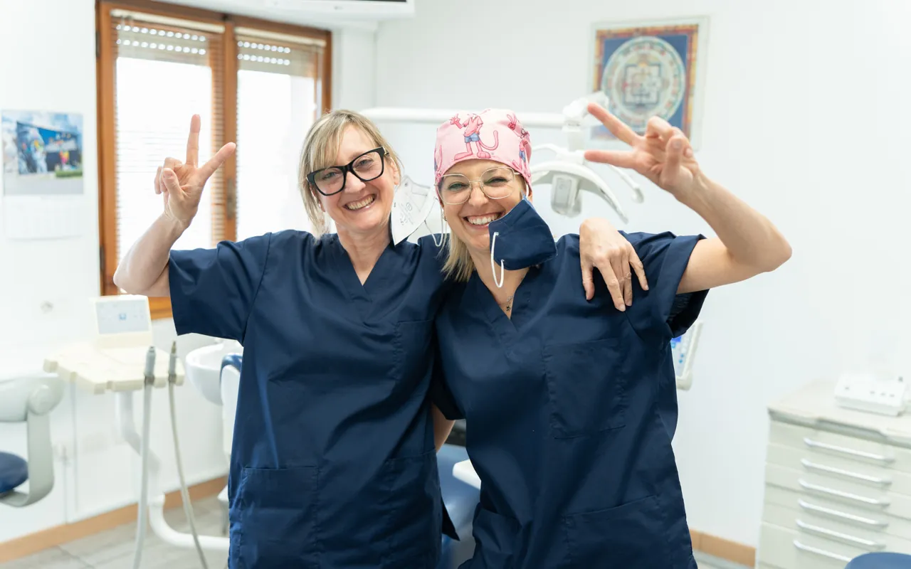 Le assistenti e la segreteria dello studio dentistico di Pistoia
